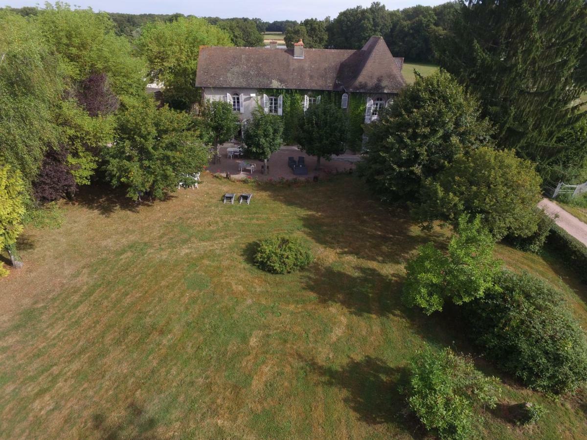 Le Domaine Du Mijarnier Acomodação com café da manhã Montbeugny Exterior foto