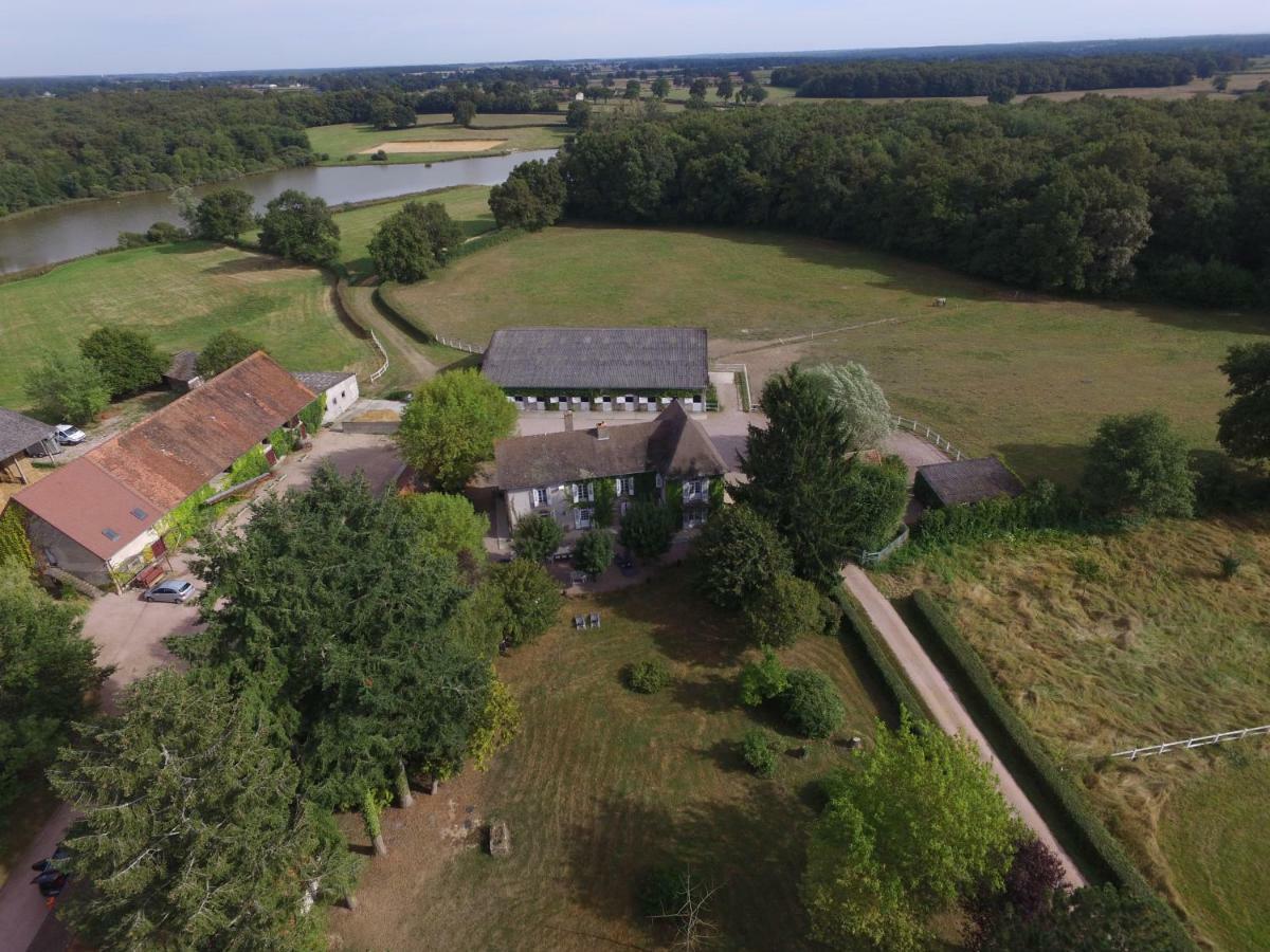 Le Domaine Du Mijarnier Acomodação com café da manhã Montbeugny Exterior foto